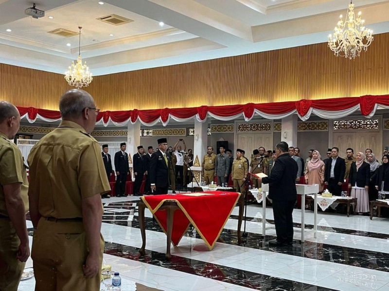 Pemprov Riau Lantik 15 Pejabat Eselon II, Renaldi Jabat Sekretaris DPRD Riau