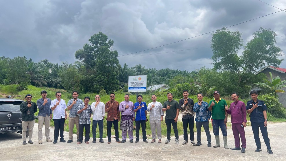 Libatkan Masyarakat dan Pemcam, PT PLN NP UP Tenayan Laksanakan Semenisasi Jalan Lingkungan