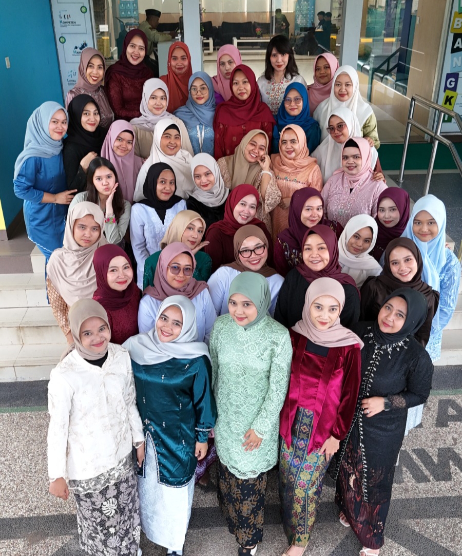 Srikandi PLN NP UP Tenayan Tampil Anggun Berkebaya di Hari Kartini,  Lestarikan Budaya di Lingkungan Pembangkit