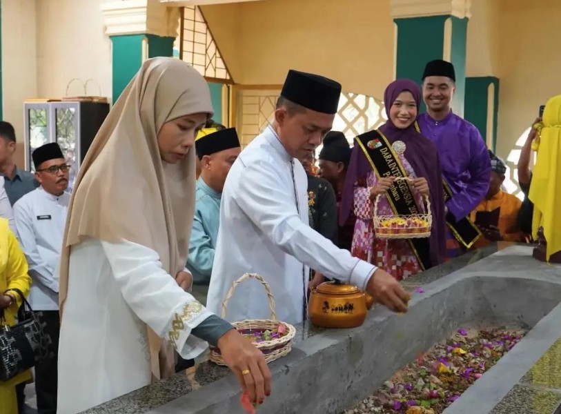 Rangkaian Peringatan Hari Jadi ke-242 Pekanbaru, Ketua DPRD Pekanbaru Ziarah ke makam Sultan Marhum Pekan