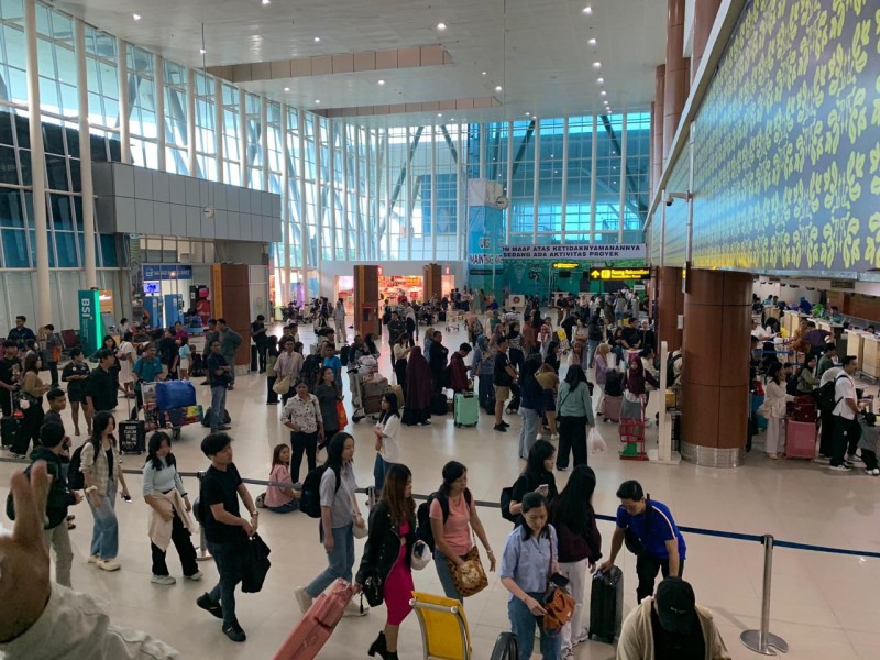 Arus Mudik Mulai Terasa di Bandara SSK II, Penumpang Tembus 12 Ribu Lebi