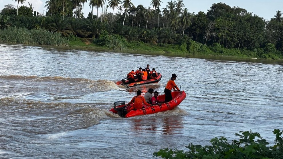 Main Sendirian di Tepi Sungai usai Ditinggal Teman, Balita 4 Tahun di Kuansing Hilang Terbawa Arus