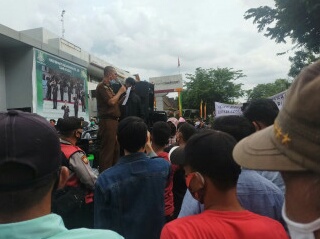 Ratusan Massa Demo Desak Kejati Riau Secepatnya Proses Dugaan Penyelewengan Dana Bansos Siak