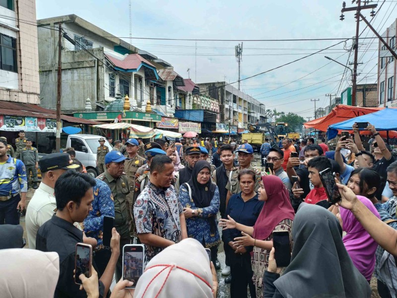 Jalan Teratai Senapelan Akan Diaspal Ulang, Pemko Pekanbaru Tertibkan Lapak Pedagang