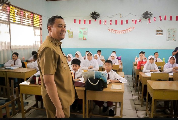 Pastikan Lancar, Wawako Pekanbaru Tinjau Pelaksanaan TKA SD