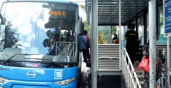 Kado HUT Pekanbaru, Warga Nikmati Bus Trans Metro Tanpa Bayar