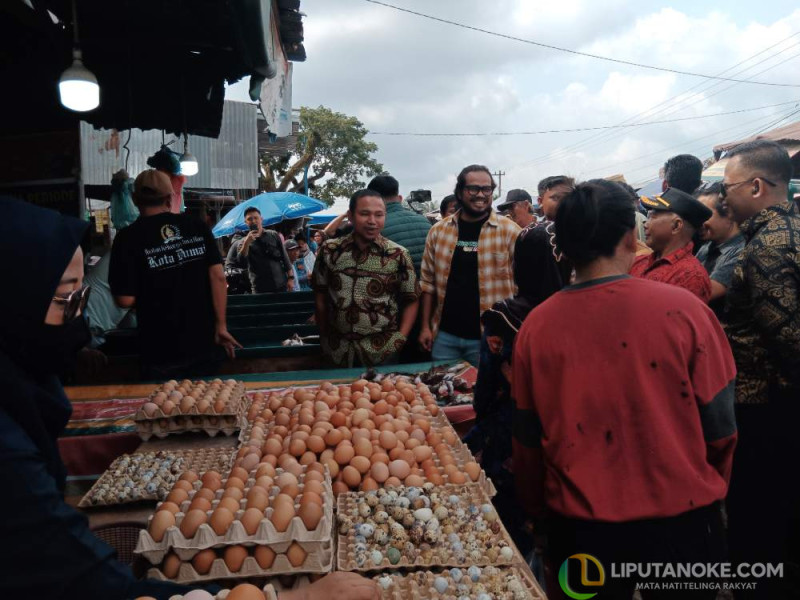 Kunjungi Pasar Pagi Bundaran Dumai, Abdul Wahid Tarik Simpatik Pedagang dan Pengunjung