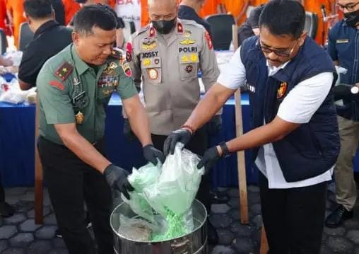 Polda Riau Musnahkan 119 Kg Sabu dan 43 Ribu Pil Ekstasi