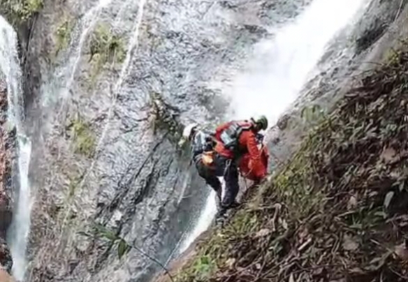 Tergelincir Jatuh Saat Mandi di Air Terjun Harau Sumbar, Mahasiswi 25 Tahun Ditemukan Meninggal