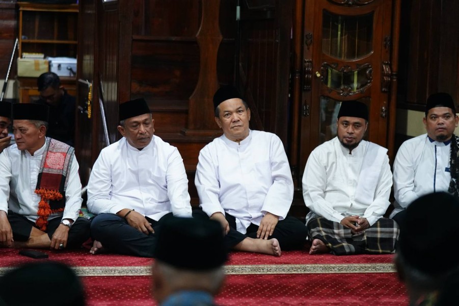 Safari Ramadan Perdana di Rokan Hulu, Plt Gubri SF Hariyanto Salurkan Berbagai Bantuan