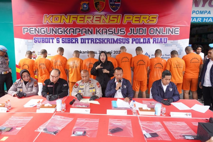 Kantor Judi Online di Kota Pekanbaru Digrebek Polisi, 12 Orang Jadi Tersangka