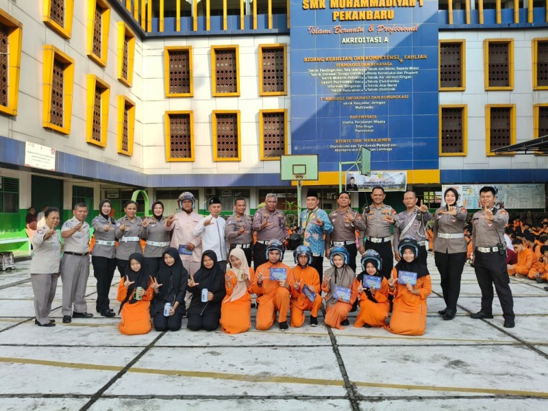 Police Go To School, Ditlantas Polda Riau Tanamkan Disiplin Berlalu Lintas dan Kepedulian Lingkungan