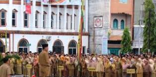 Bupati Suyato Pimpin Apel Hari Pertama Kerja, Tingkat Kehadiran Diatas 95 Persen