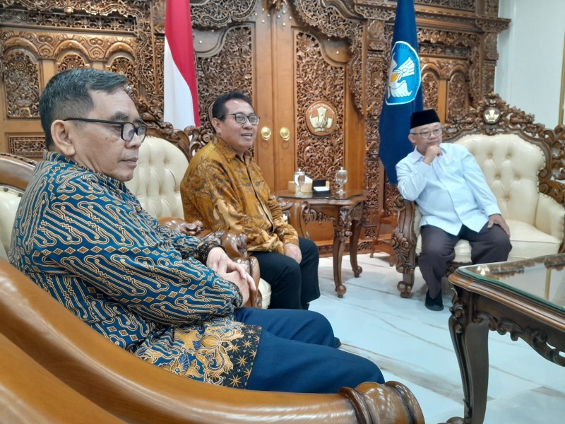 Bahas Program Sinergitas dan Kolaborasi, Ketum Firdaus Bersama Pengurus SMSI Pusat Audiensi dengan Mendikdasmen Abdul Mu’ti