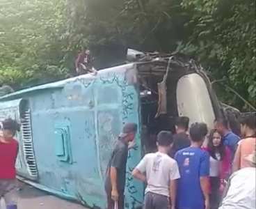 Bus Rombongan Mahasiswa Fekon UR Alami Kecelakan di Padang Panjang Sumbar