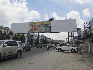 Dishub & Satpol PP Saling Lempar Bola soal Papan Reklame Ilegal