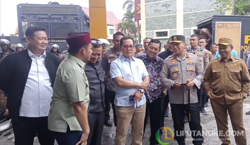 Gubernur dan Kapolda Riau Temui Ribuan Mahasiswa di DPRD Riau, Demo Berlangsung Damai