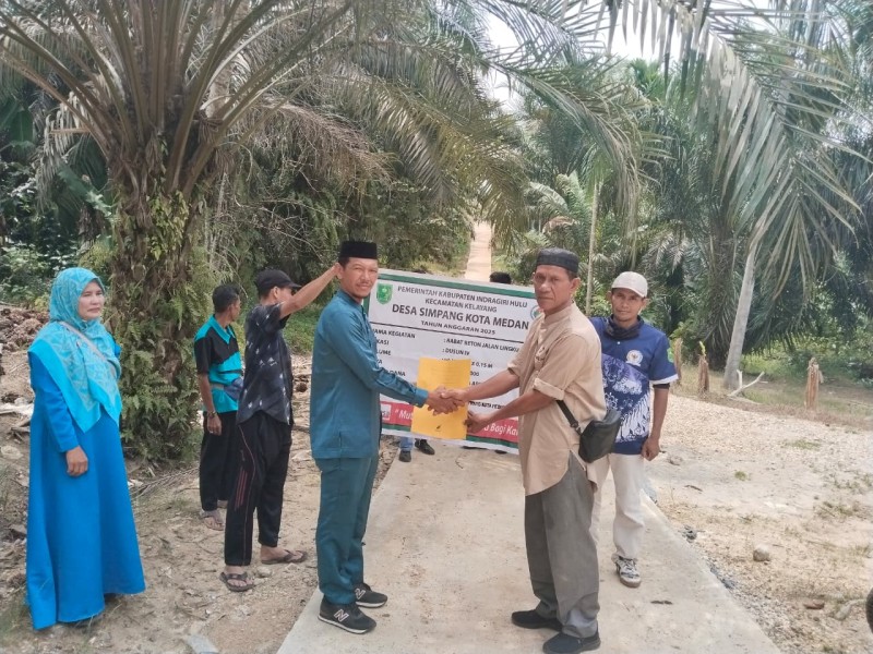 Desa Simpang Kota Medan Inhu Bangun Semenisasi, Kades: Semoga Berdampak Positif Terhadap Ekonomi