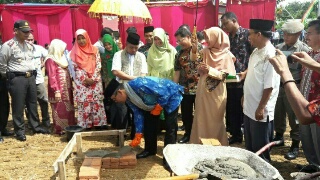 Bupati H.Mursini Resmikan Dan Peletakan Batu Pertama Pembangunan SDIT Latahzan Gunung Toar