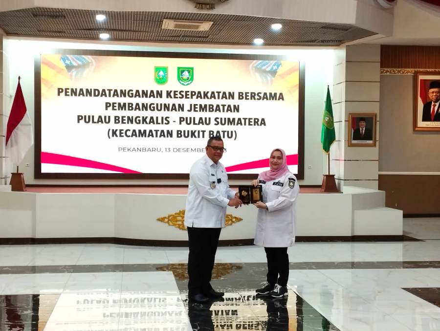 Gubri Teken Kerjasama Pembangunan Jembatan Pulau Bengkalis-Pulau Sumatera