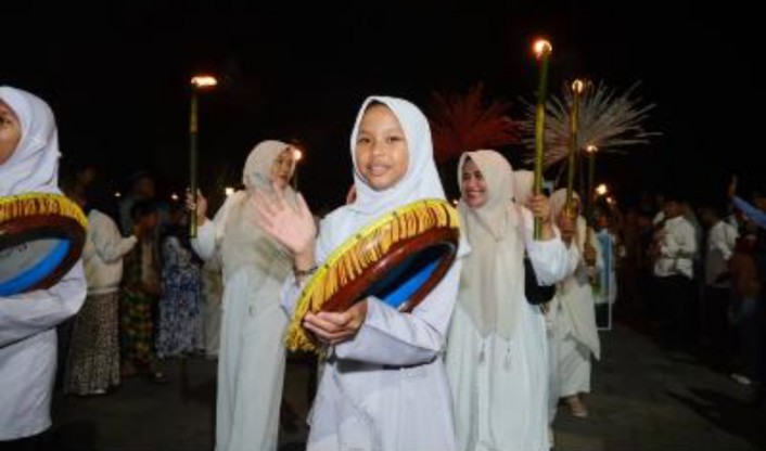 Semarak Malam 1 Muharam, Bupati Siak Lestarikan Tradisi Pawai Obor di Kota Pusaka