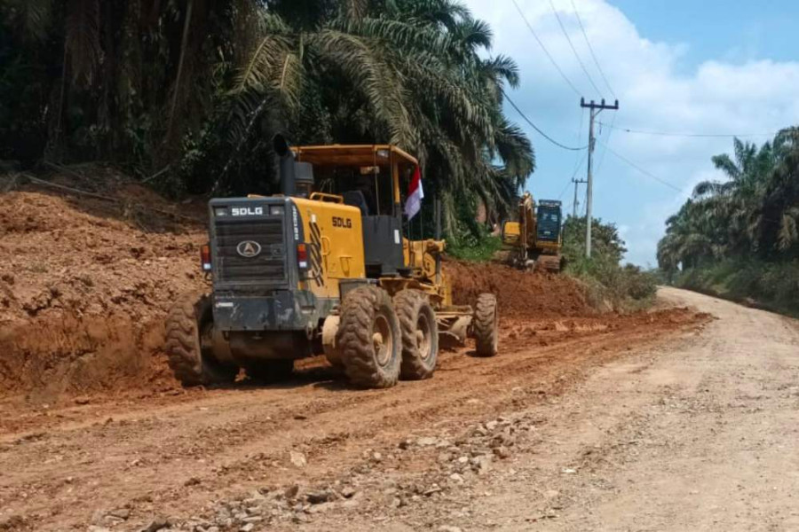 Pj Gubri SF Hariyanto Instruksikan PUPR Riau Gerak Cepat Perbaiki Sejumlah Ruas Jalan di Inhu