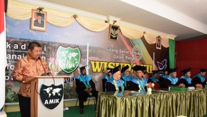 Bupati Amril: Lulusan AMIK Harus Mampu Bersaing di Pasar Global