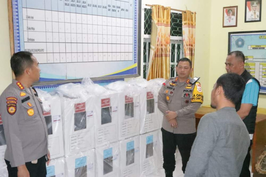Pamatwil dan Kapolres Siak Lakukan Peninjauan dan Pengecekan Logistik Pilkada di Kecamatan Bunga Raya
