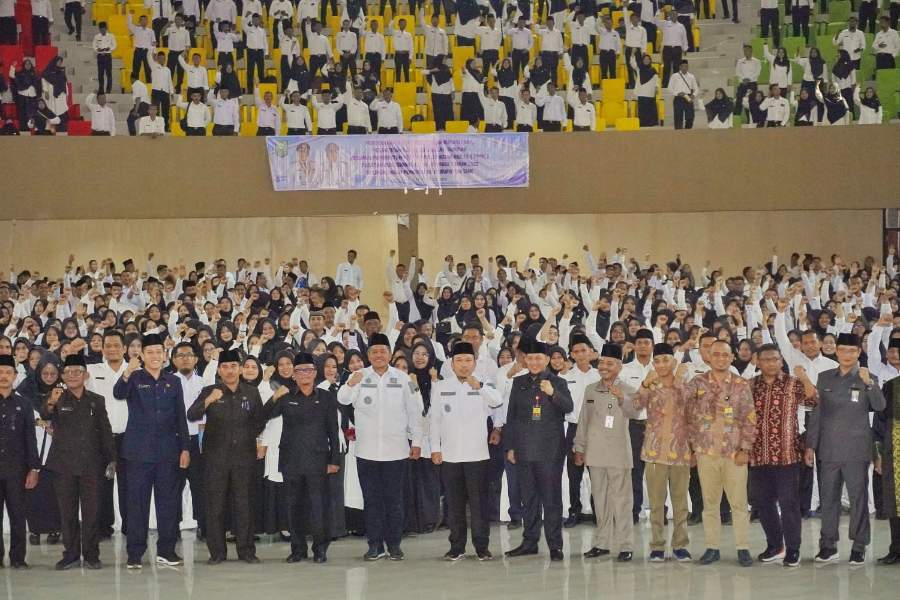 Era Santi Terima SK PPPK dari Bupati Siak Setelah 14 Tahun Jadi Guru Honorer