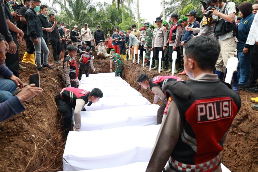 10 Jenazah Korban Galodo Tak Teridentifikasi Dimakamkan Massal di Agam