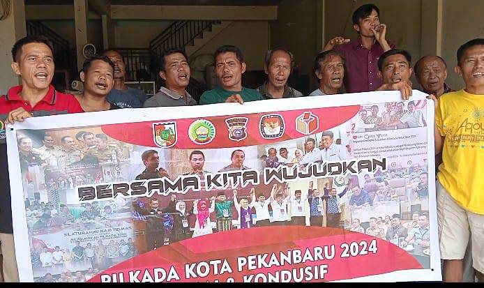 Sambangi Rumah Warga, Polsek Rumbai Sampaikan Pesan Pilkada Damai 2024
