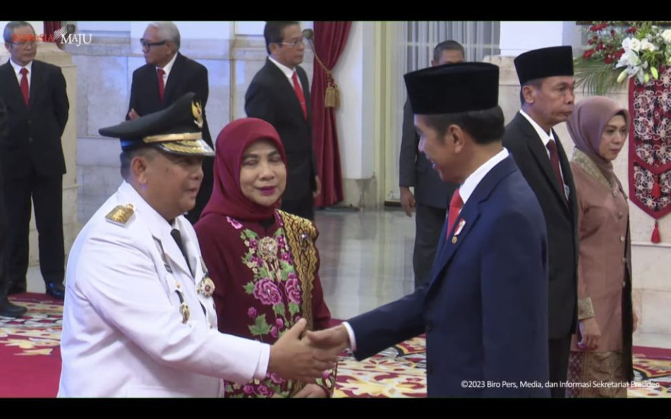 Dilantik Jokowi di Istana Negara, Edy Natar Nasution Resmi Jadi Gubernur Riau