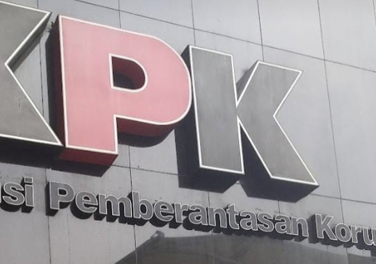 KPK Geledah Balai Datuk Panglimo Dalam Milik Bupati Kuansing Nonaktif Suhardiman Amby