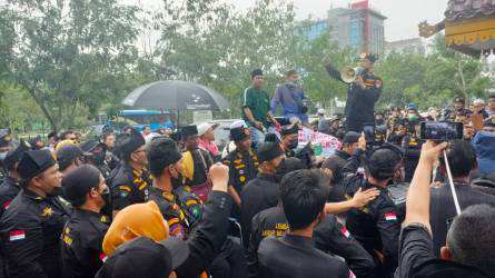 Ratusan Massa Gelar Aksi Damai, Desak Pemko Pekanbaru Tutup Pub & KTV Joker 