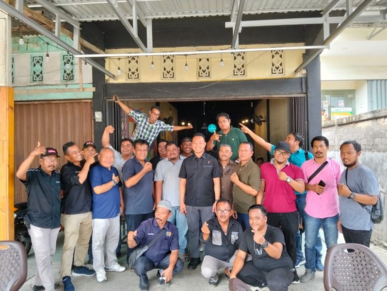 Kasat Reskrim Polres Inhu Ngopi Bareng dengan Awak Media, Minta Tepis Isu Sara