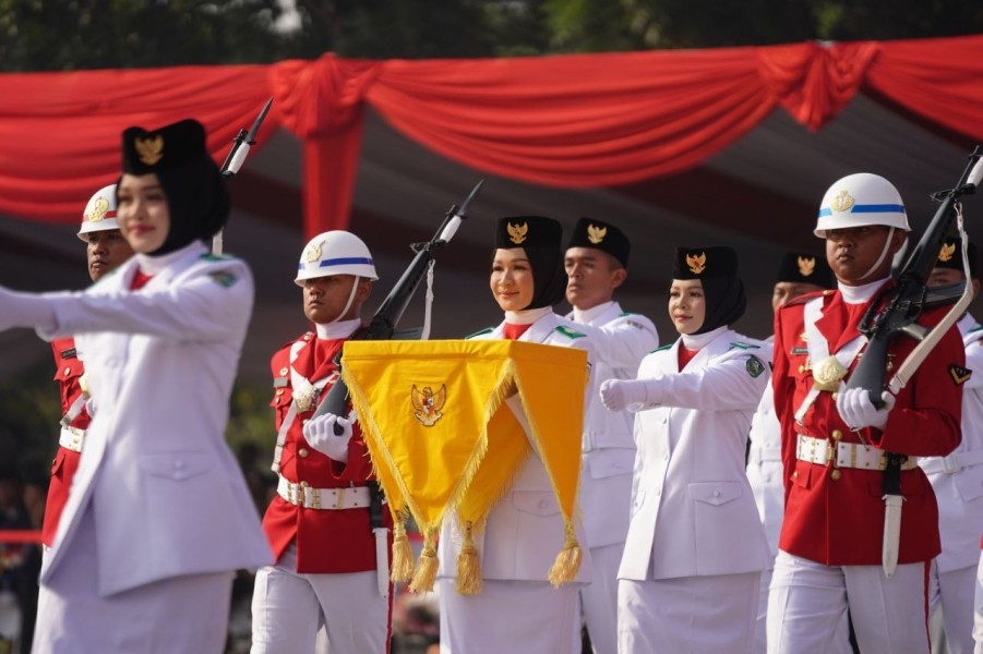 Dipimpin Gubri, Paskibraka Riau Sukses Kibarkan Merah Putih HUT RI
