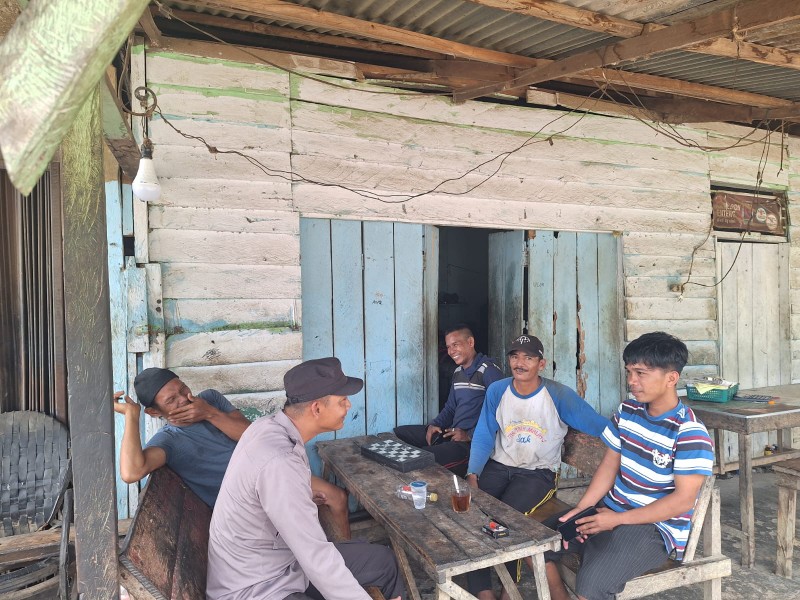 Temui Masyarakat Desa Pasir Utama, Polsek Rambah Hilir Bawa Pesan Pilkada Damai 2024