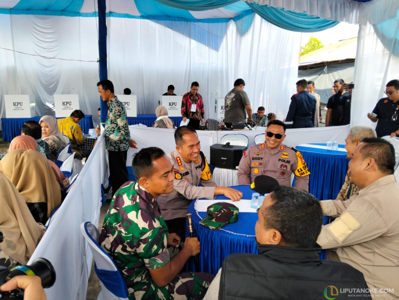 Polri, TNI Amankan Pelaksanaan PSU di TPS 04 Sungai Lala Inhu