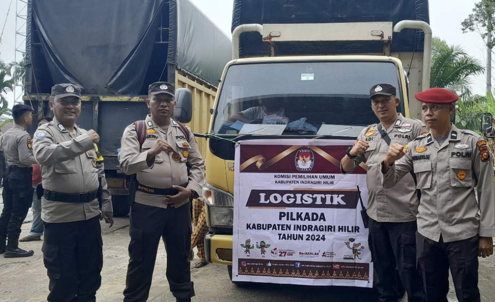 Personil Polsek Concong Kawal Pergeseran Logistik Pilkada