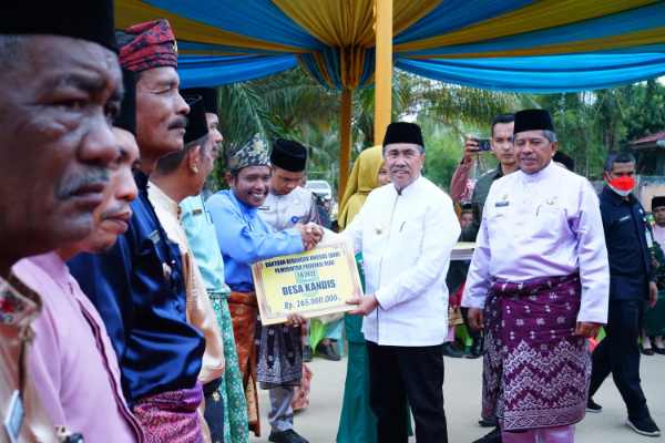 Bumkam & Pemerintah Kampung di Siak Terima Bankeu Khusus dari Provinsi Riau