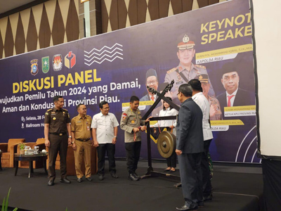 Dibuka Wakapolda, Hadirkan Sejumlah Pembicara Polda Riau Menggelar Diskusi Panel Pemilu Damai 2024   