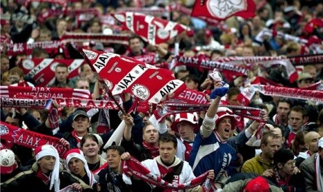 Ajak Bungkam Schalke 2-0