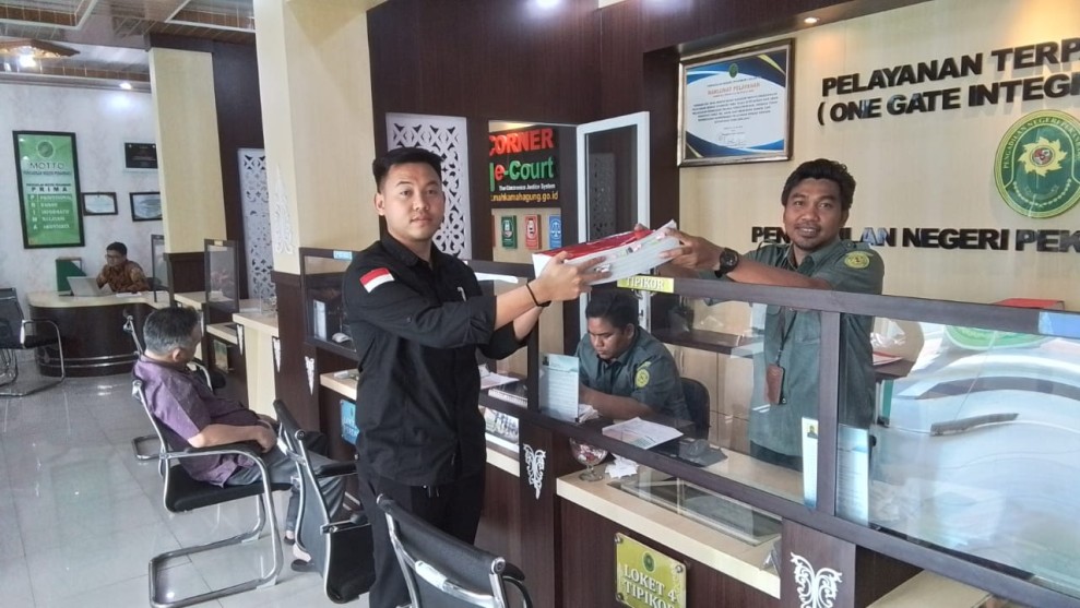 Segera Disidang, Kejari Pelalawan Serahkan Berkas Perkara Tiga Terdakwa Korupsi Peremajaan Sawit