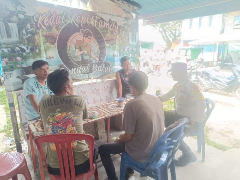 Sambangi Masyarakat Pasar Sungai Salak, Ini Pesan Penting Polsek Tempuling Wujudkan Pilkada Damai