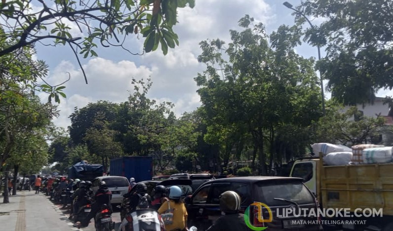 Demo TNTN di Jalan Sudirman Pekanbaru Sebabkan Macet Parah, Sampah Berserakan