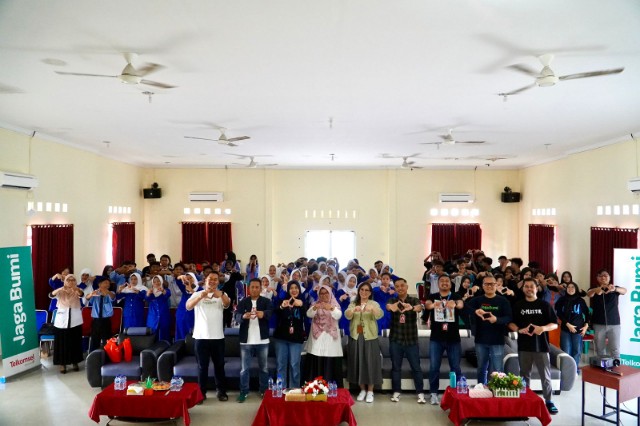 Lewat Program Jaga Bumi, Telkomsel Edukasi Siswa SMKN 1 Bintan Timur Tentang Lingkungan