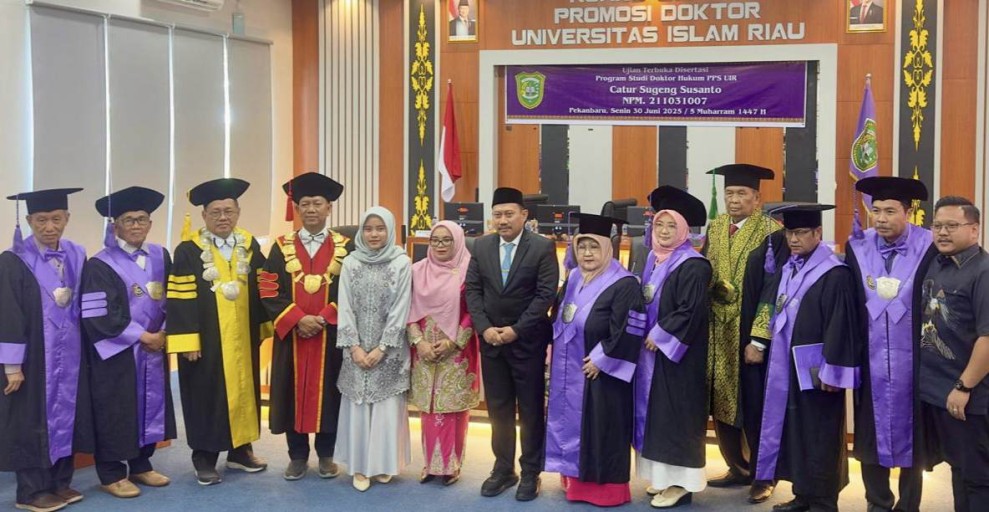 Mantan Bupati Kampar Catur Sugeng Susanto Raih Gelar Doktor dengan Pujian