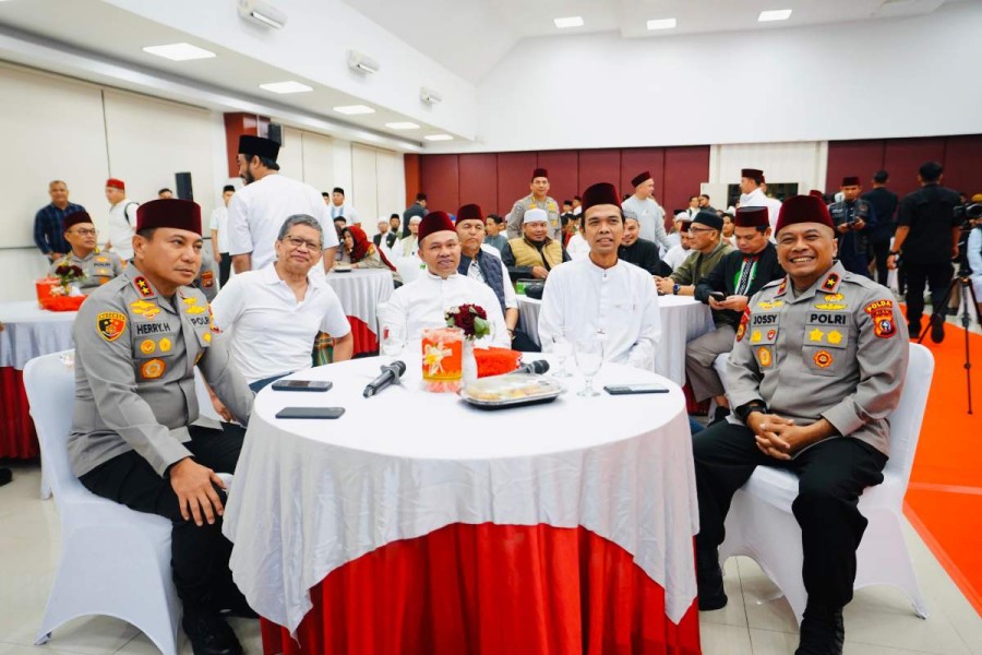 Polda Riau Gelar Kajian Subuh Ilmiah Bersama UAS, Gubri Wahid, dan Rocky Gerung