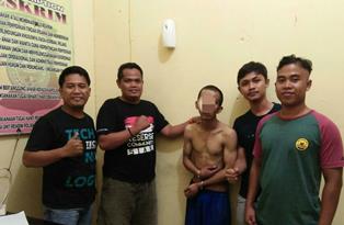 Dari Dalam Mushola, Korban Hanya Bisa Menatap Sepeda Motornya Digondol Maling