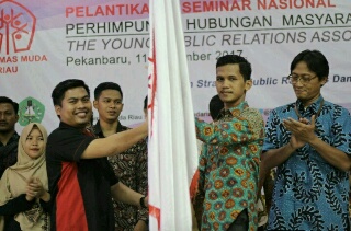 Rektor Umri Hadiri Pelantikan Perhumas Riau 